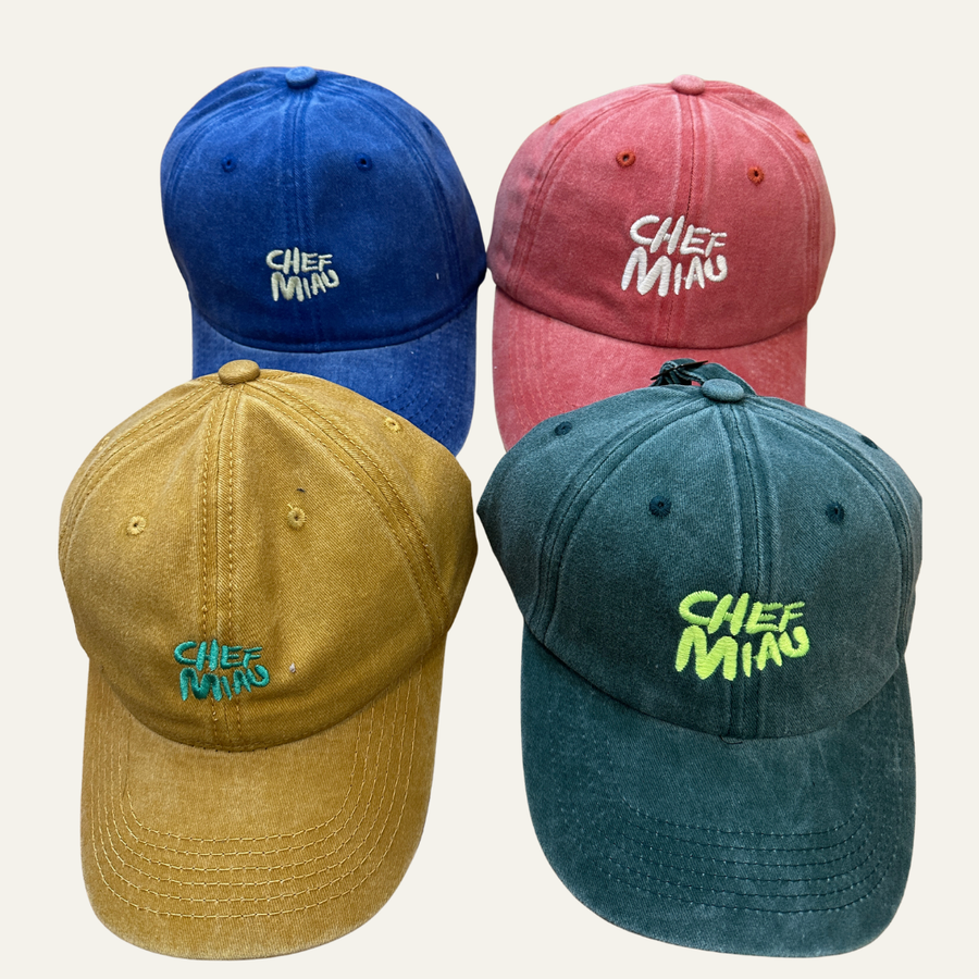 Cuatro gorras Chef Miau en azul, rosa, mostaza y verde