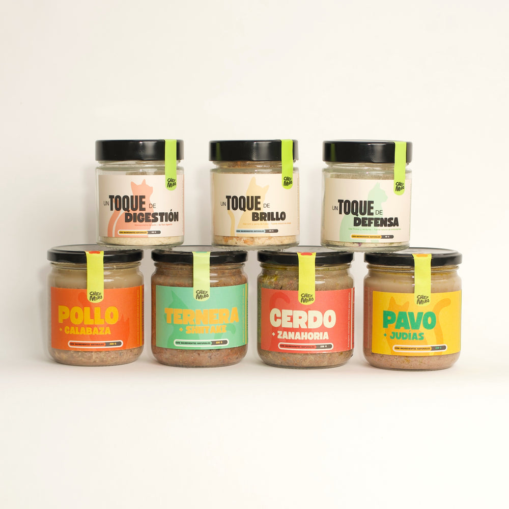 Los tres Toque sobre los cuatro tarros de comida Chef Miau